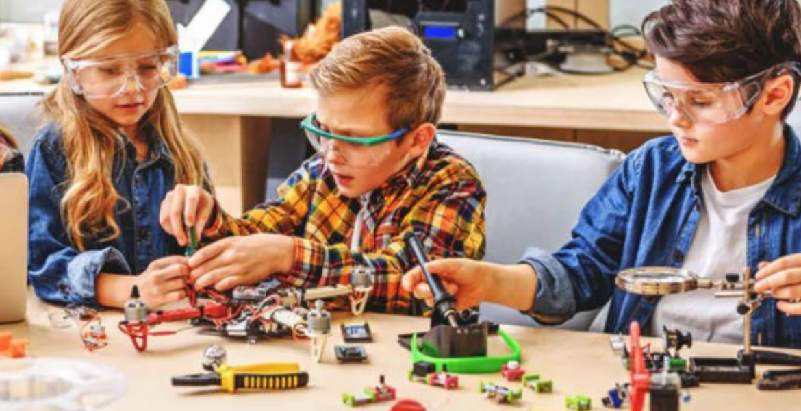 cong-cu-steam-cho-be-nen-tang-tu-duy-the-ky-21