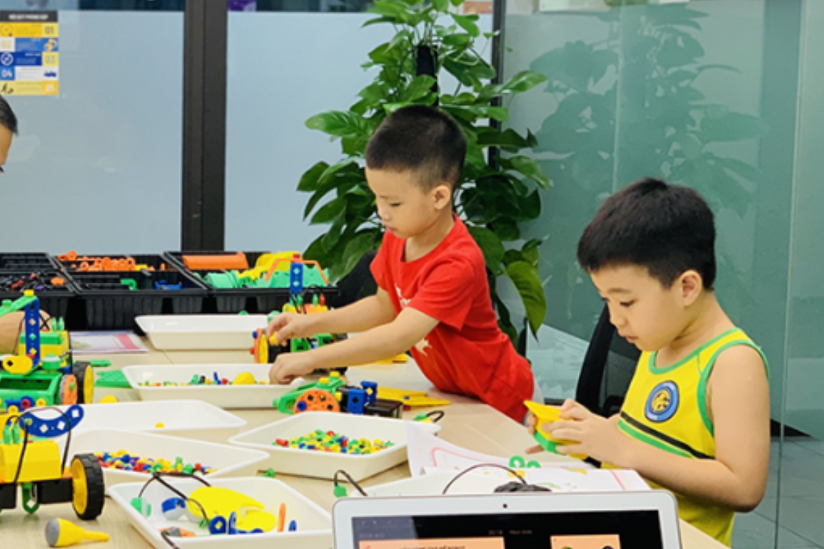 khoa-hoc-robotics-chuan-steam-nuoi-duong-tu-duy-cong-nghe-1