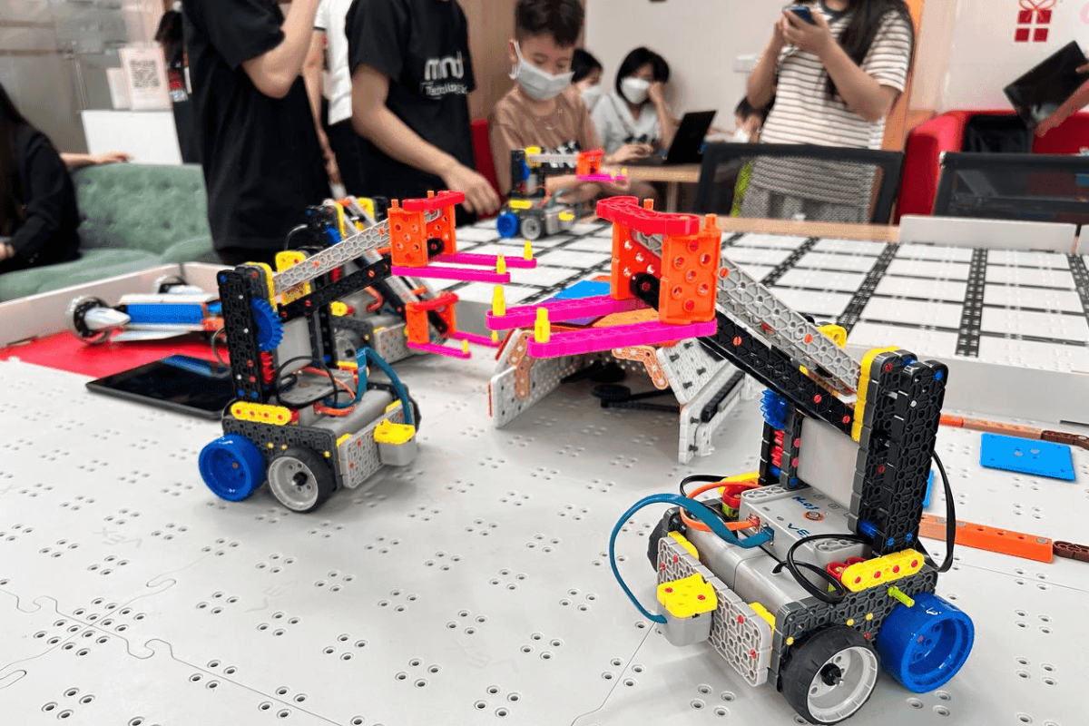 khoa-hoc-robotics-chuan-steam-nuoi-duong-tu-duy-cong-nghe